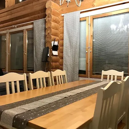Petajalinna. The Lake House. *